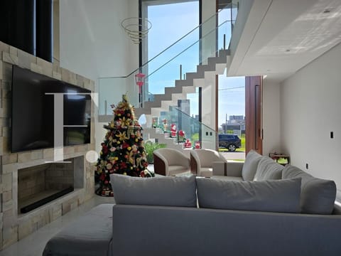 Sobrado com 241m², 4 dormitórios, 4 suítes, 2 vagas, Sunset em Xangri-Lá