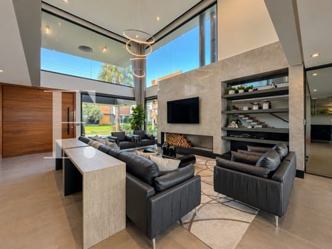 Sobrado com 417m², 5 dormitórios, 5 suítes, 2 vagas, Enseada Lagos em Xangri-Lá