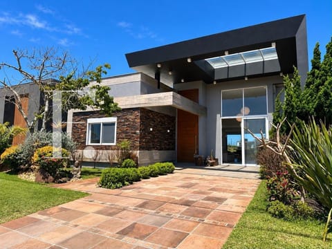 Casa Condomínio com 195m², 3 dormitórios, 3 suítes, 1 vaga, Riviera em Xangri-Lá