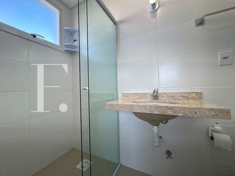 Apartamento com 52m², 2 dormitórios, 1 suíte, 1 vaga, Residencial Laodiceia em Capão da Canoa