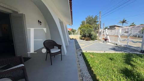 Casa com 220m², 4 dormitórios, 1 suíte, no bairro Atlântida em Xangri-Lá