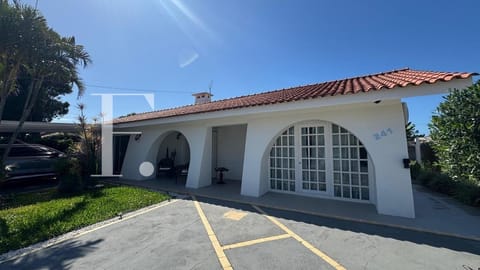 Casa com 220m², 4 dormitórios, 1 suíte, no bairro Atlântida em Xangri-Lá