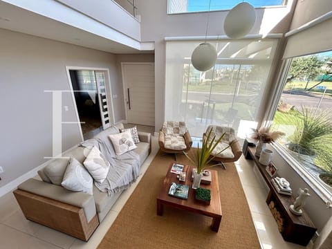 Casa Condomínio com 251m², 4 dormitórios, 4 suítes, 2 vagas, Condado de Capão em Capão da Canoa
