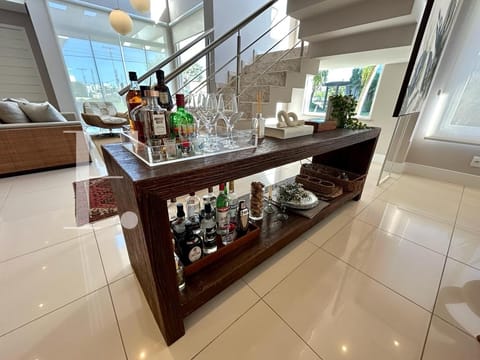 Casa Condomínio com 251m², 4 dormitórios, 4 suítes, 2 vagas, Condado de Capão em Capão da Canoa