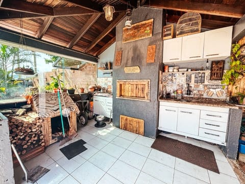 Casa com 132m², 3 dormitórios, 1 suíte, no bairro Centro em Xangri-Lá