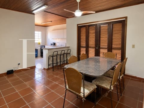 Casa com 240m², 4 dormitórios, 2 vagas, no bairro Remanso em Xangri-Lá