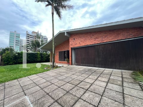 Casa com 209m², 4 dormitórios, 2 suítes, no bairro Atlântida em Xangri-Lá