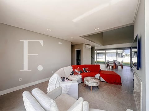 Sobrado com 190m², 4 dormitórios, 4 suítes, 2 vagas, Sunset em Xangri-Lá