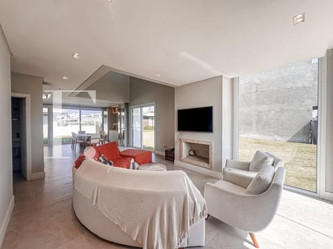 Sobrado com 190m², 4 dormitórios, 4 suítes, 2 vagas, Sunset em Xangri-Lá