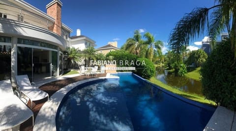 Sobrado com 426m², 5 dormitórios, 5 suítes, 3 vagas, Atlântida Ilhas Park em Xangri-Lá