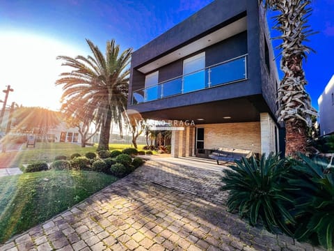 Sobrado com 420m², 6 dormitórios, 6 suítes, 2 vagas, Las Dunas em Xangri-Lá