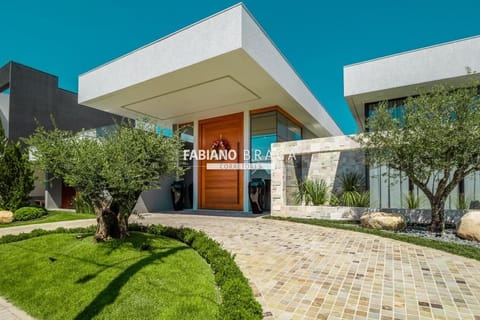 Casa Condomínio com 450m², 4 dormitórios, 4 suítes, 4 vagas, Velas da Marina em Capão da Canoa
