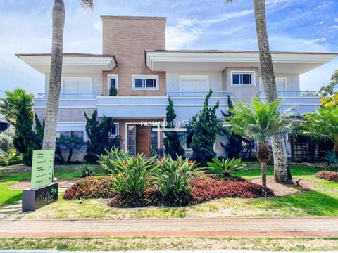 Sobrado com 520m², 6 dormitórios, 6 suítes, 2 vagas, Malibu em Xangri-Lá