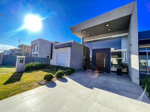 Casa Condomínio com 129m², 3 dormitórios, 3 suítes, 2 vagas, Blue em Xangri-Lá