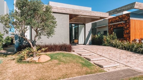 Casa Condomínio com 200m², 4 dormitórios, 4 suítes, 2 vagas, Capão Ilhas Resort em Capão da Canoa