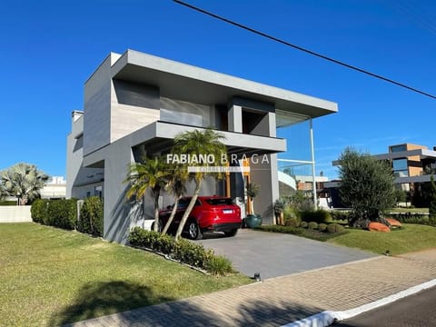 Sobrado com 350m², 6 dormitórios, 6 suítes, 2 vagas, Velas da Marina em Capão da Canoa